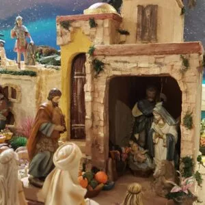 Pesebre en una Casita con 2 cúpulas